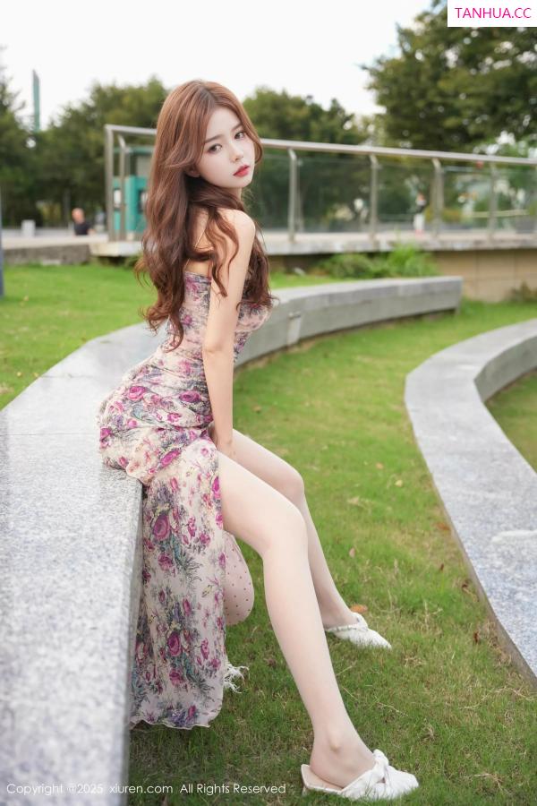   [XiuRen]高清写真图 2025.04.09 No.10128 拍黄瓜girl 碎花连衣短第33张图片